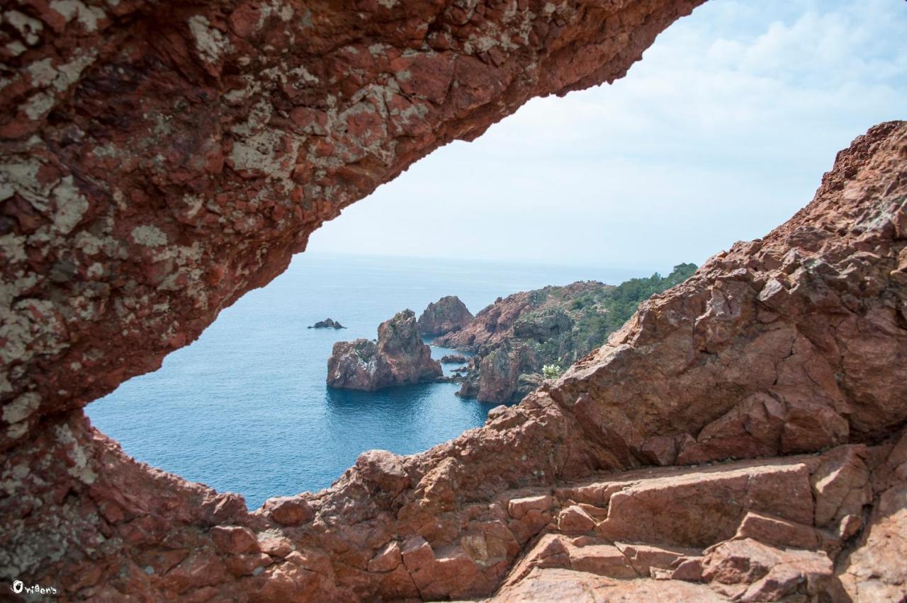 La Garriniere Bed and Breakfast Saint-Raphaël Εξωτερικό φωτογραφία